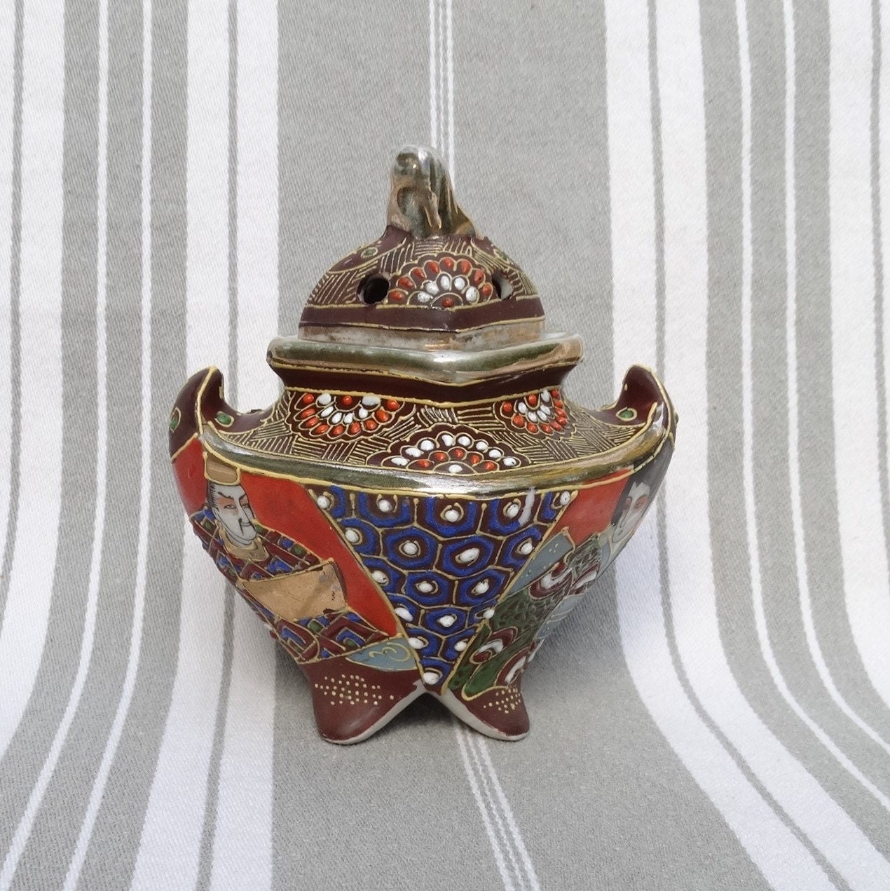 Brûleur d'encens Antique/Koro Satsuma de L'époque Meiji Encensoir en Porcelaine Porte-Encens Diffuse