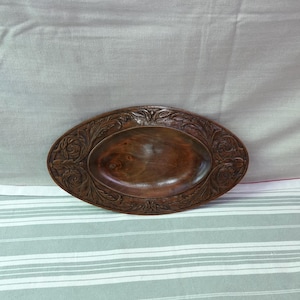 Antieke houten schaal/gesneden ondiepe ovale schaal/dienblad met bladdesign/gebeeldhouwde houten broodschaal/decoratief dienblad met organisch patroon