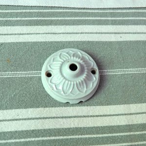 Porcelain ceiling rose for lighting/Rosace vintage en porcelaine/Ceramic ceiling rose/Vintage French pendant light fitting/Mid century decor