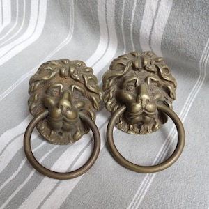 2 lion&#39;s head handles/Antique brass loop pull handles/2 Lion&#39;s face chest handles/Brass drawer pulls/Vintage brass pulls/Furniture hardware