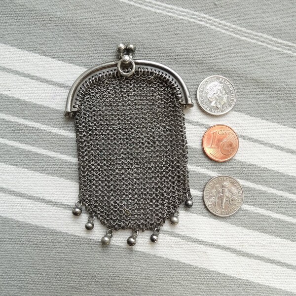 Silver chatelaine coin purse/Silver mesh purse/Antique French chain mail purse/"Kiss" fastener/Aumônière en argent/Silver Chatelaine purse