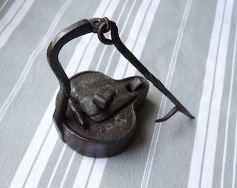 Antique frog lamp/C19th iron oil lamp/Tunnel lamp/Miner's lamp/Lampe grenouille/Betty lamp/Oil & wick light/Collectible lighting