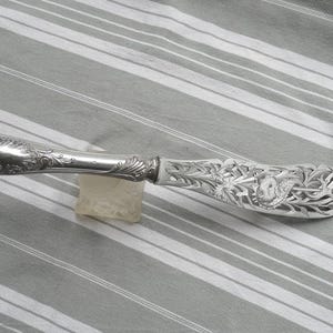 Rebanador de pescado antiguo/Mango plateado con carga francesa, servidor de pescado plateado/Servicio de alta cocina/Servidor de tartas o pasteles con monograma TC o CT/Regalo de pescador