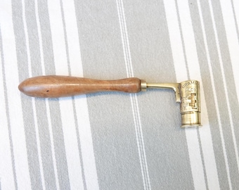 Vintage measure/Adjustable wood & brass doser/French hunting collectible/Man cave