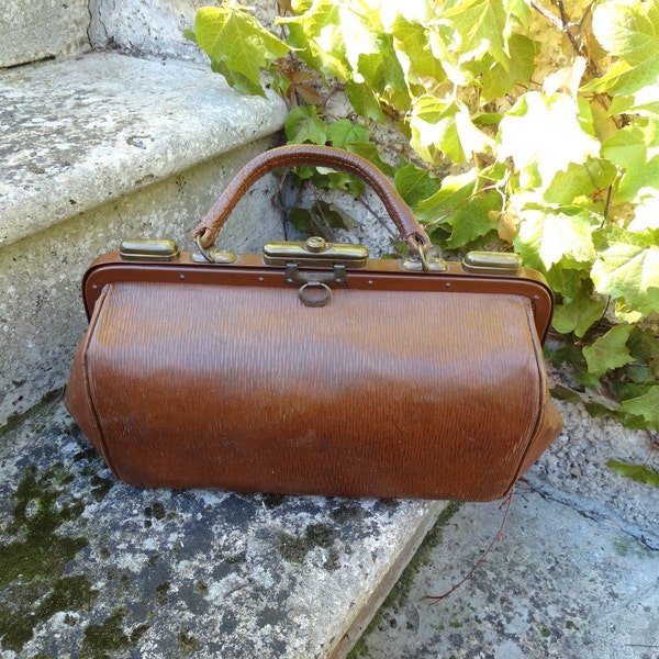 Antique Gladstone bag/Leather bag/Top handle leather bag, brass fittings/Early C20th Nurse or midwife's bag/Small leather luggage/Stage prop