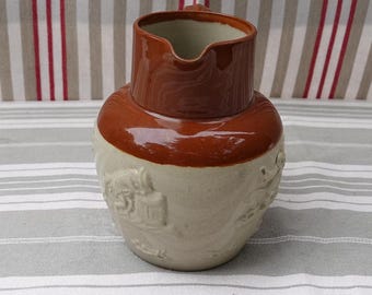 ☆ドマン 陶器製葉とドングリ装飾ピッチャー ドルトン風のジャグ。田園風景が描かれたヴィンテージの茶色の釉薬陶器