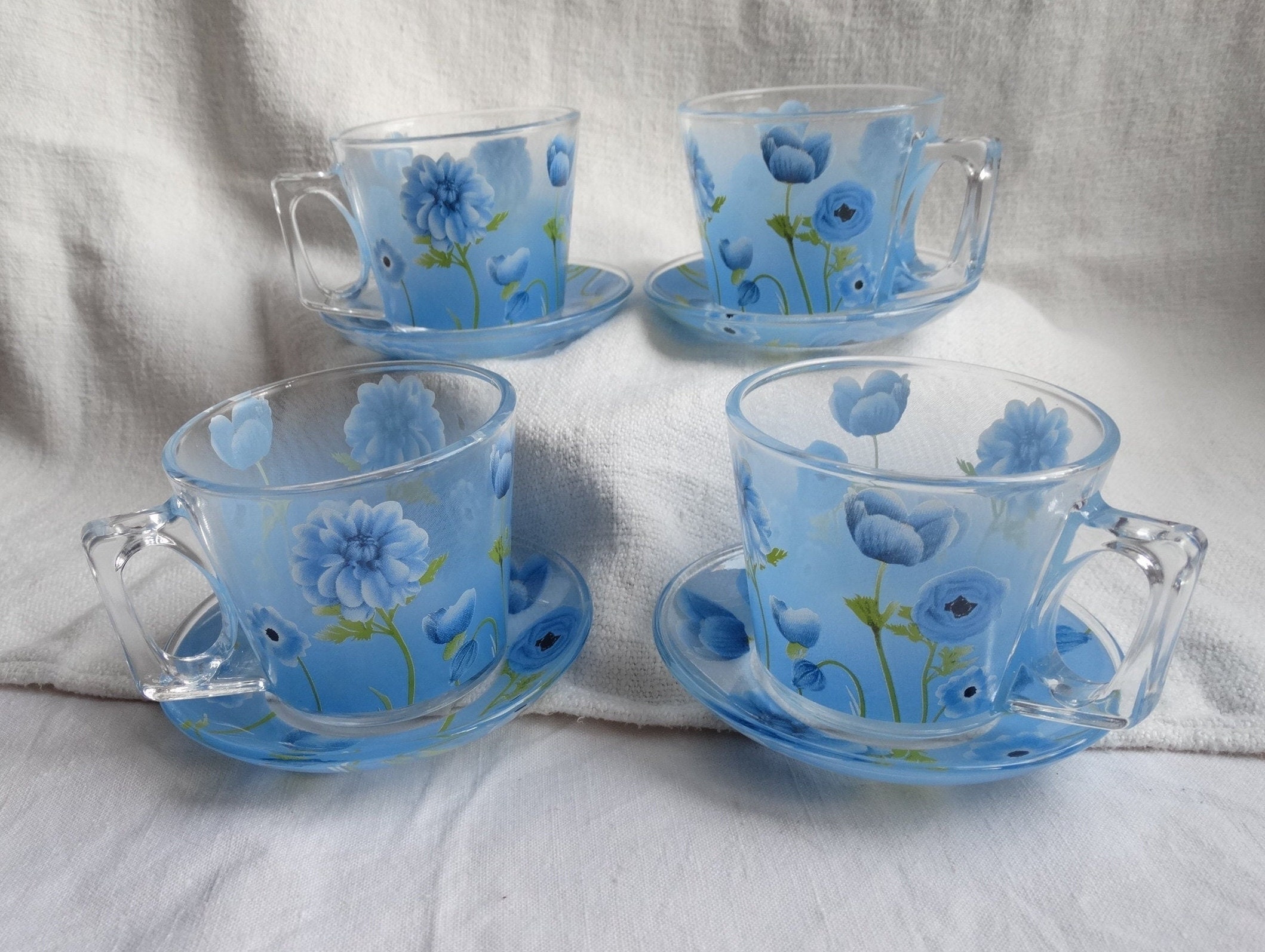 4 Tasses en Verre et Soucoupes/À Thé Décorées de Fleurs Bleues Vintage avec Assorties Ensemble Café 