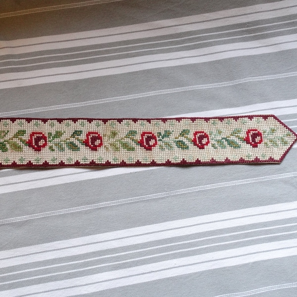 Tapestry bell pull/Vintage servant bell pull/Cross stitch tapestry/Richly coloured wall hanging/Red roses bell pull/Stage prop/Home decor