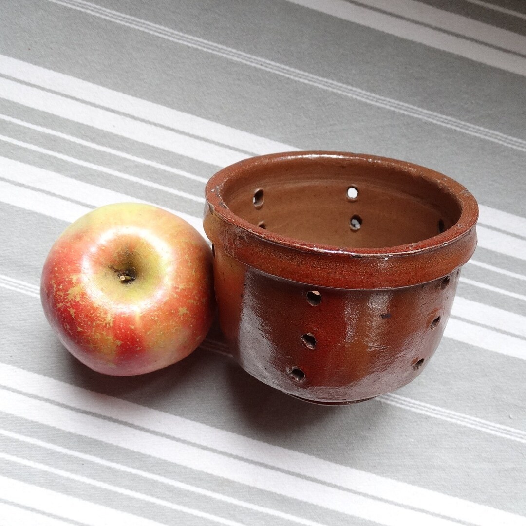 Antique Cheese Strainer/circular Footed Cheese Mould/terracotta Cheese