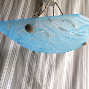 Paralume in vetro blu firmato Degué/Paralume da soffitto in vetro quadrato vintage/Paralume da sospensione floreale in stile Art Déco/Abat-jour in vetro/Paralume in vetro blu modellato