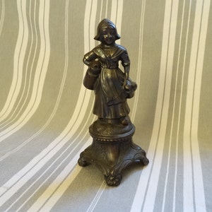 Janco Milchmädchen Figur / Antike Milchmädchen Statuette / Legierung Metall Figur / kleine holländische Mädchenfigur / Schrankaufsteller / Bauernmädchen / Milchkannenträger