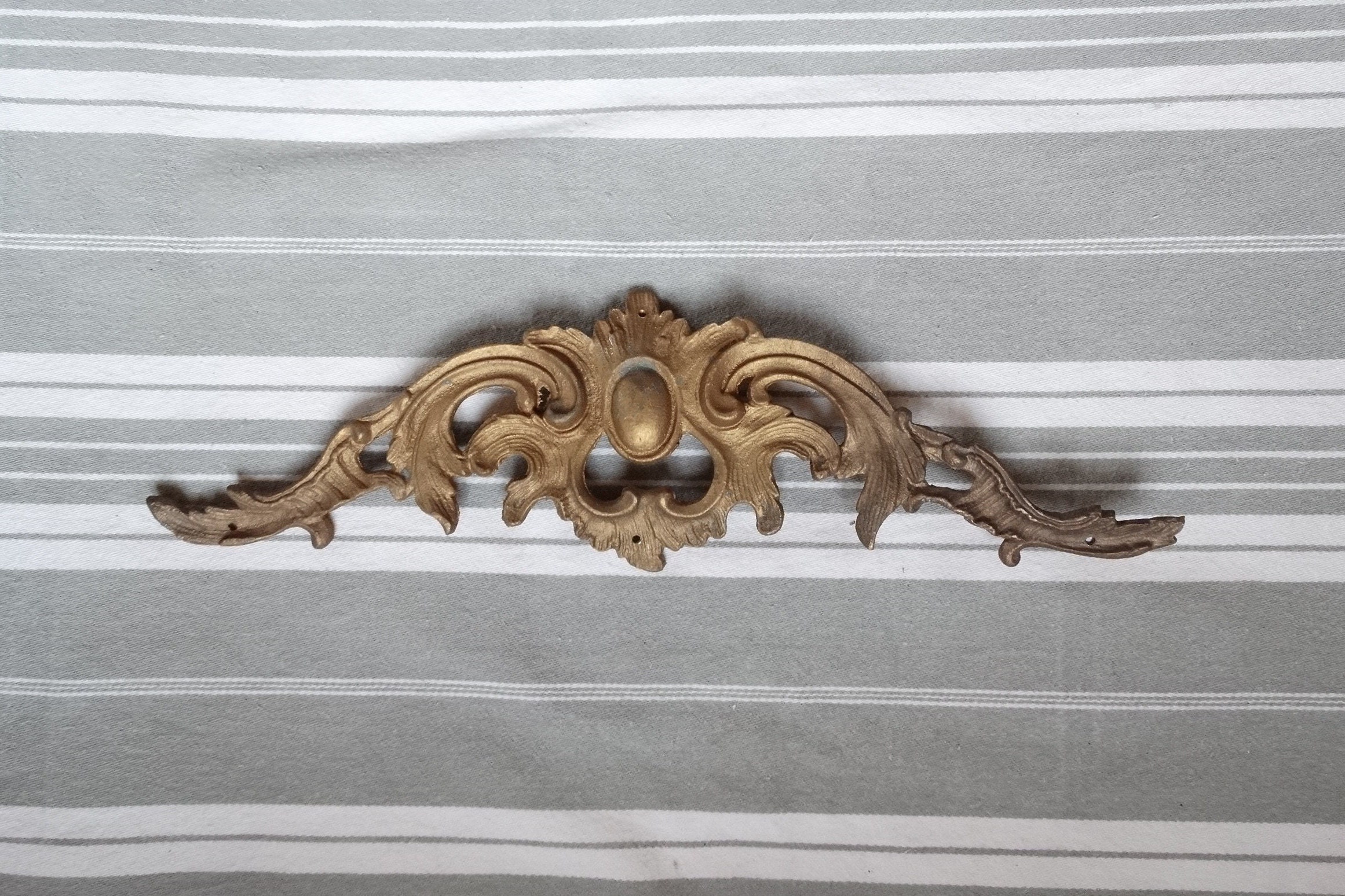 Décor Antique en Laiton Doré/Garniture de Meubles Embellissement Fronton Ornement Ancien Décoration 