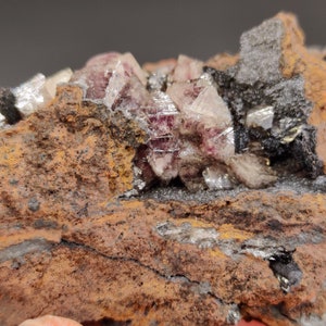 Mangano-adamite, Ojuela, Mexico - 82g
