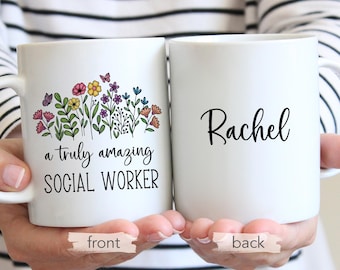 Taza de cerámica para trabajador social de 11 o 15 oz: nombre personalizado floral