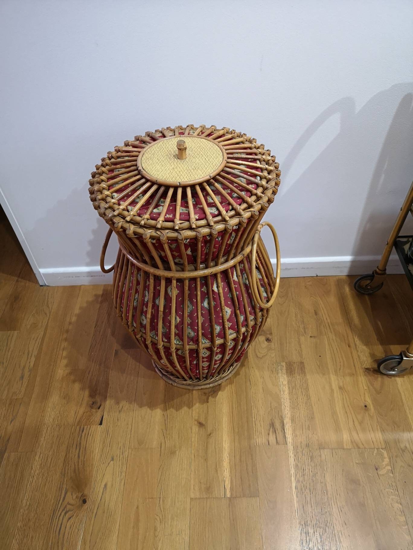 Ancienne et Très Jolie Travailleuse en Osier Des Années 60