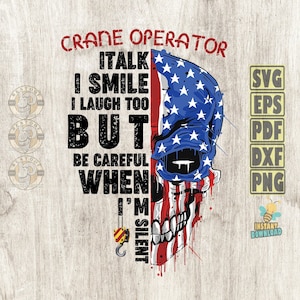 Może przedstawiać: Projekt cyfrowy przedstawiający czaszkę z bandaną w amerykańskie flagi zakrywającą oczy. Tekst brzmi "Crane Operator I talk I smile I laugh too BUT be careful when I'm silent".
