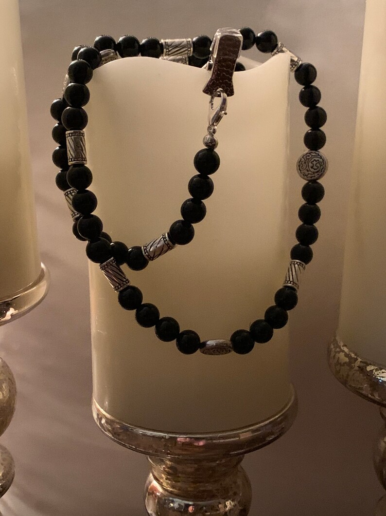 The Mari Beaded Mask Holder