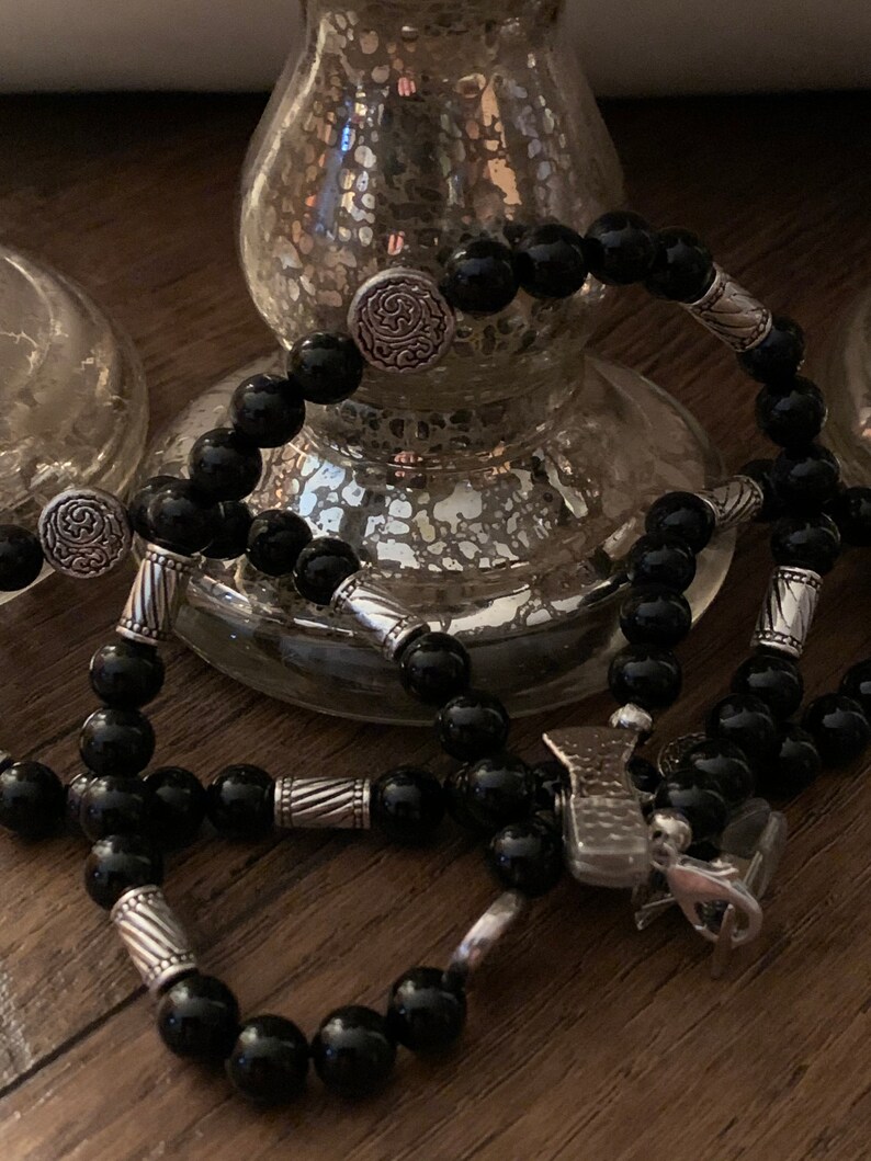 The Mari Beaded Mask Holder