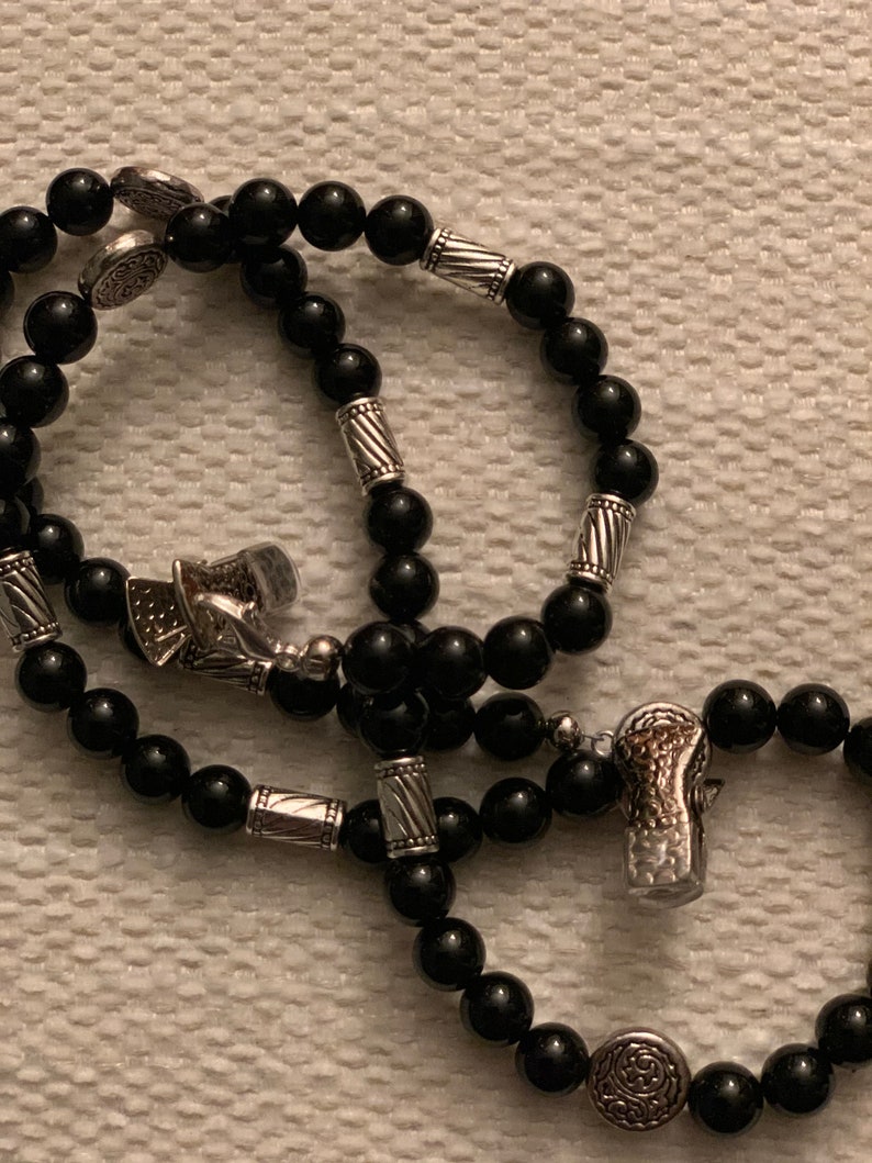 The Mari Beaded Mask Holder