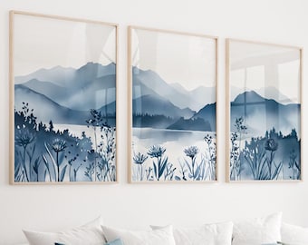 Conjunto de 3 quadros decorativos com paisagem montanhosa em azul marinho, tríptico botânico moderno, decoração minimalista escandinava inspirada na natureza.