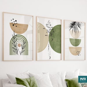 Puede incluir: Tres impresiones artísticas abstractas enmarcadas. Cada impresión presenta formas geométricas en tonos neutros de beige, verde y negro. También se incluyen dibujos botánicos y patrones de puntos. Los marcos son de madera clara.