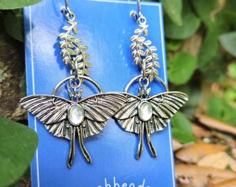 Pendientes inspirados en tatuajes de polillas y hojas / Aros pequeños de acero inoxidable 304