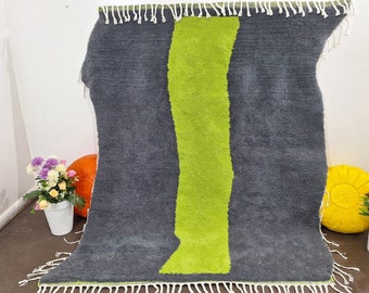 Handmade Wool Moroccan Rug: Abstract Tribal Design
