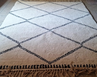 Handmade Beni Ourain Rug: White Wool Moroccan Tribal Rug