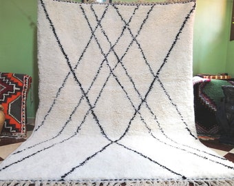 Handmade Beni Ourain Rug: Plush Wool, White & Black Abstract Design