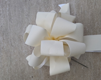 Ivory  wreath bow, winter bow, Valentine's day bow 10" bow, ivory velvet bow