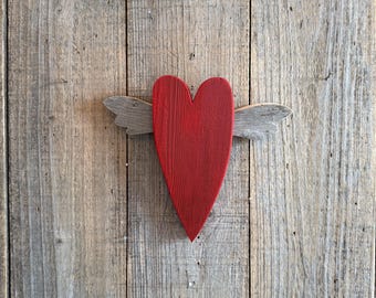 Escultura de corazón con alas