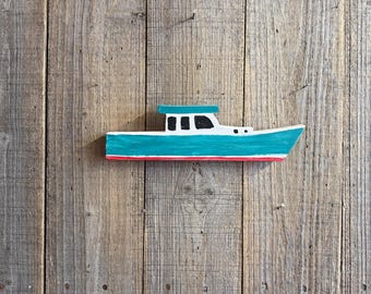 Escultura de arte popular de barco langosta de madera recuperada