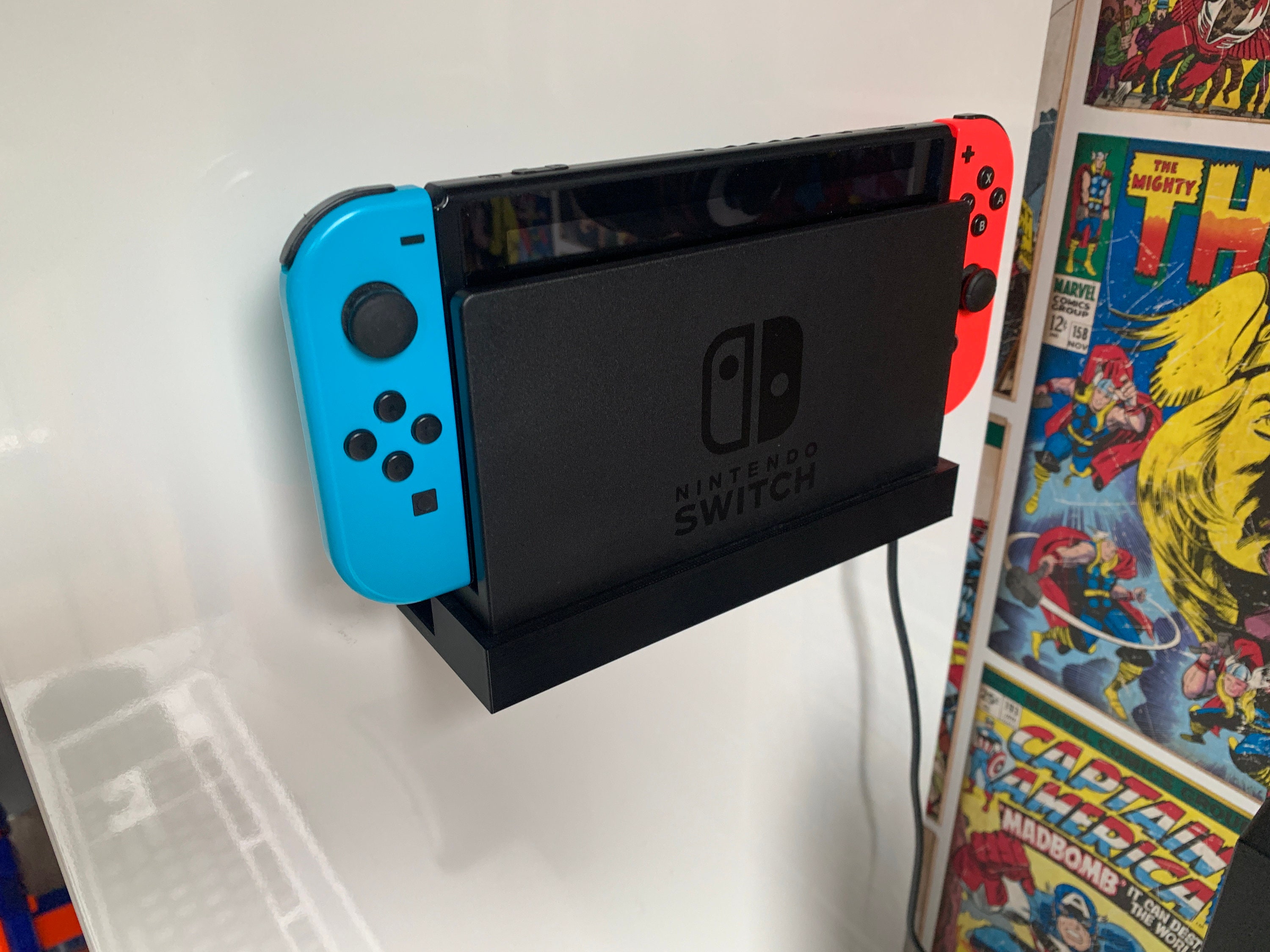 Hosanwell Switch Wandhalterung, Halterung Wand für Nintendo Switch/OLED  Konsole Dock mit Kopfhörerhalter Dual-Controller Halterung mit Rutschfester  Matte, Weiß : : Games