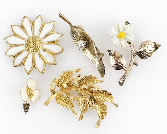 5 Vintage Floral Pins Gold-Tone Brooches Flower Pi