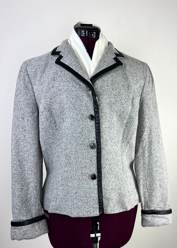 Women’s Gray Tweed Suit Jacket Size 14. Vintage 9… - image 1