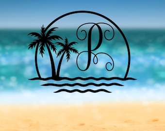 Op de afbeelding: Zwarte en witte silhouet van palmbomen en golven met een cirkel eromheen. De letter "P" staat in een decoratief lettertype in de cirkel.
