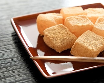 Seiki Japanese Warabi Mochi Rice Cakes(Sweet Toasted Soybean Flour w/Brown Sugar Syrup) or Kinako Kurumi Walnut Mochi 7.7 oz ( 220g) each