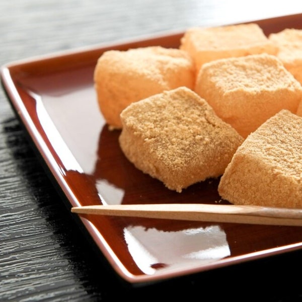 Seiki Japanese Warabi Mochi Rice Cakes(Sweet Toasted Soybean Flour w/Brown Sugar Syrup) or Kinako Kurumi Walnut Mochi 7.7 oz ( 220g) each