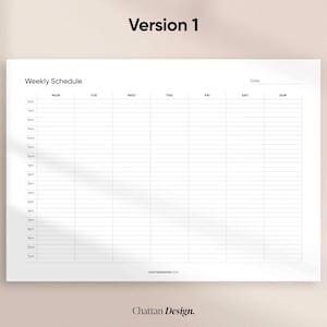 Może przedstawiać: Czarno-biały tygodniowy planer z dniami tygodnia u g&oacute;ry i godzinami po bokach. Planer nosi tytuł "Weekly Schedule" i zawiera tekst "Chattan Design." na dole.