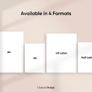 Może przedstawiać: Cztery białe prostokąty papieru z tekstem wskazującym r&oacute;żne dostępne rozmiary: A4, A5, US Letter i Half Letter. Tekst "Available in 4 Formats" znajduje się w g&oacute;rnej części obrazu. Tekst "Chattan Design." znajduje się w dolnej części obrazu.