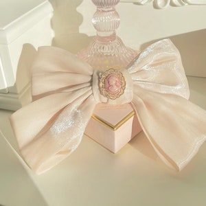 Princess hair bow~ comes beautifully gift wrapped~handmade~princess~best gift~dreamy~fairytale~organza