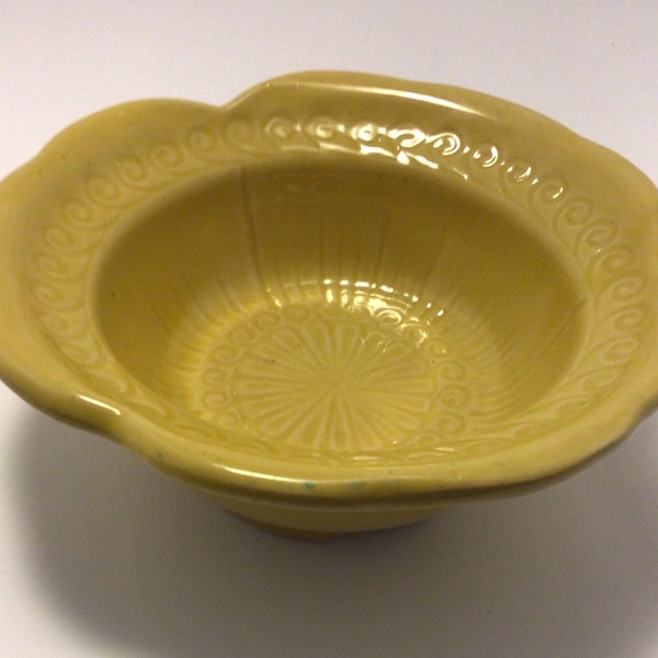 Mccoy Pottery Bowl, Yellow, 6inch Bowl, made in USA, MidCentury Americana