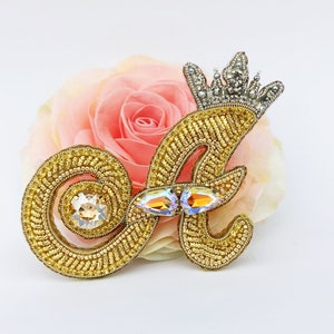 Letra A personalizada Broche letra A Pin personalizado Broche bordado Broche con letras Joyas hechas a mano