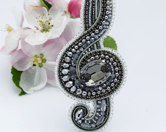 Treble Clef Brooch: Handmade Beaded Embroidery Jewelry, Gift for Musician