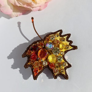 Autumn brooch Maple Leaf Brooch Beaded embroidery brooch Autumn leaf Fall leaf jewelry Handmade jewelry