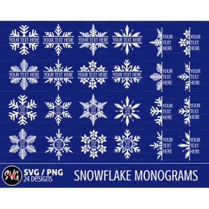 Pode incluir: Uma coleção de 24 monogramas de flocos de neve brancos sobre um fundo azul escuro. Cada design inclui espaço para texto personalizado, com variações de estilo. A imagem inclui o texto "SVG / PNG 24 Designs" e "SNOWFLAKE MONOGRAMS".