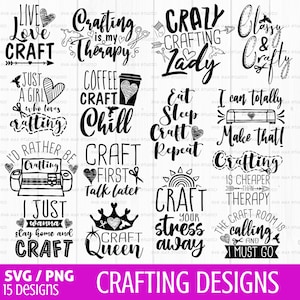 Puede incluir: Un conjunto de 15 diseños SVG de manualidades en blanco y negro. Los diseños presentan varias frases e imágenes relacionadas con las manualidades, como "Live Love Craft", "Crafting is my Therapy", "Crazy Crafting Lady", "Craft Queen", y "Craft Your Stress Away".