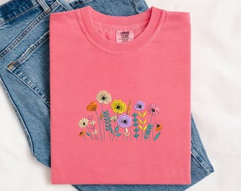 Broderad skjorta med blommiga komfortfärger, vildblomsskjorta, botanisk skjorta, naturskjorta, present till henne, mors dag-present