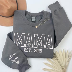 Sudadera personalizada para mamá bordada con el nombre del niño en la manga, sudadera bordada para abuela, regalo para abuela, regalo para el Día de la Madre