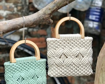 MACRAME MINI BAG with wooden handle, Macrame small purse, macrame wooden handle bag